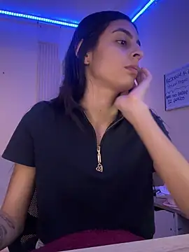 Snapshot of cristel_17 chatting on 12/29/24, 01:45 cristel 17 online show from 12/29/24, 01:45