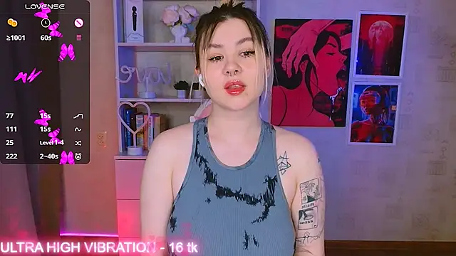Snapshot of cutie_mili chatting on 02/05/25, 01:22 cutie mili online show from 02/05/25, 01:22