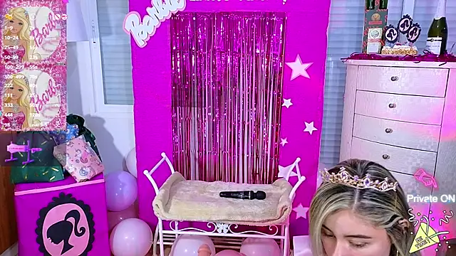 Snapshot of Tawny_cox chatting on 12/08/24, 10:41 Tawny cox online show from 12/08/24, 10:41