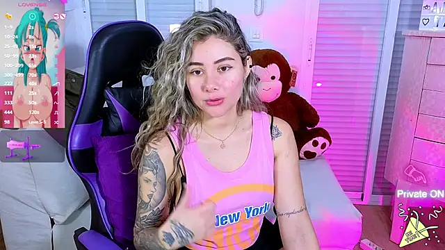 Snapshot of Tawny_cox chatting on 12/20/24, 07:55 Tawny cox online show from 12/20/24, 07:55