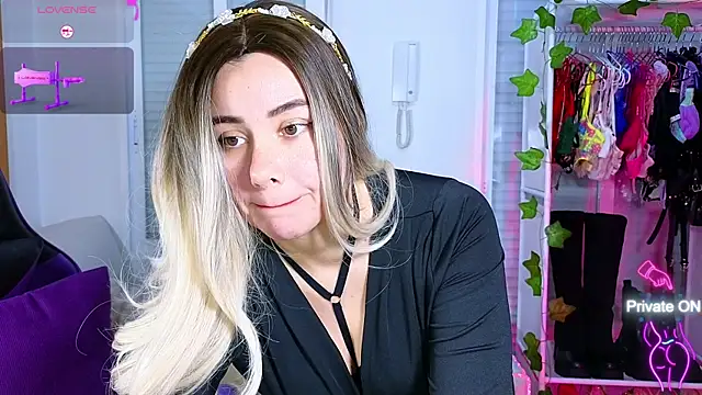 Snapshot of Tawny_cox chatting on 01/11/25, 12:50 Tawny cox online show from 01/11/25, 12:50