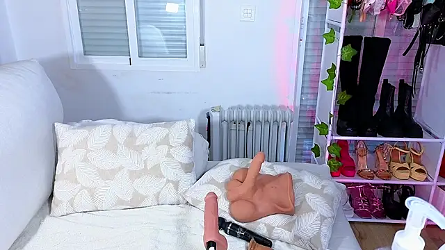 Snapshot of Tawny_cox chatting on 01/18/25, 03:16 Tawny cox online show from 01/18/25, 03:16