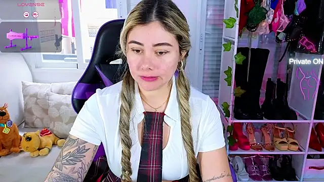 Snapshot of Tawny_cox chatting on 02/01/25, 01:09 Tawny cox online show from 02/01/25, 01:09