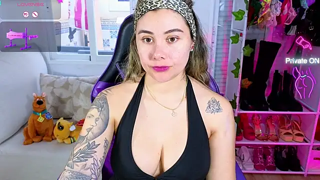 Snapshot of Tawny_cox chatting on 02/11/25, 10:48 Tawny cox online show from 02/11/25, 10:48