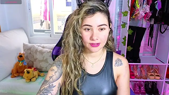 Snapshot of Tawny_cox chatting on 02/22/25, 12:29 Tawny cox online show from 02/22/25, 12:29