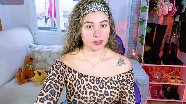 Snapshot of Tawny_cox chatting on 02/27/25, 01:28 Tawny cox online show from 02/27/25, 01:28