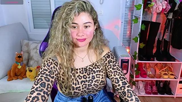 Snapshot of Tawny_cox chatting on 02/27/25, 04:32 Tawny cox online show from 02/27/25, 04:32