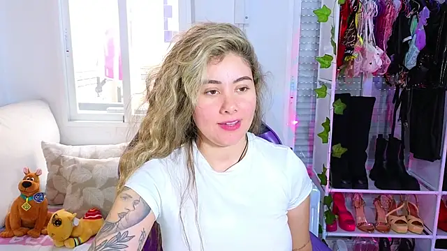 Snapshot of Tawny_cox chatting on 03/04/25, 01:17 Tawny cox online show from 03/04/25, 01:17