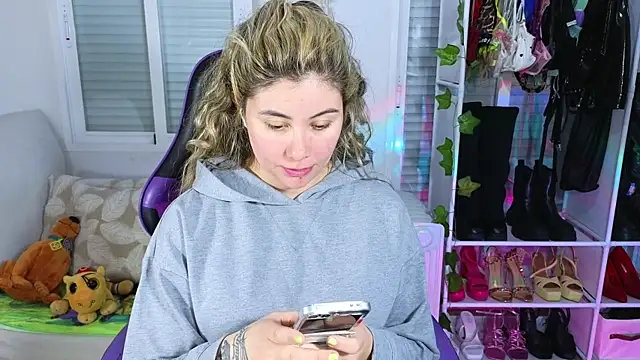 Snapshot of Tawny_cox chatting on 03/14/25, 06:42 Tawny cox online show from 03/14/25, 06:42