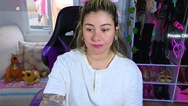 Snapshot of Tawny_cox chatting on 03/19/25, 01:40 Tawny cox online show from 03/19/25, 01:40