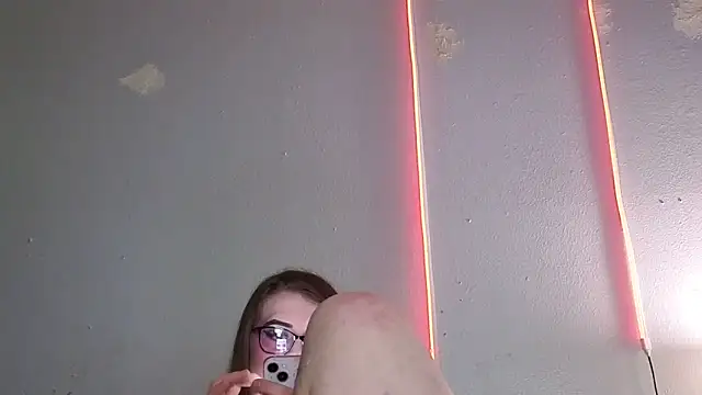 Snapshot of kittykat_1999@xh chatting on 10/19/25, 03:40 kittykat 1999xh online show from 10/19/25, 03:40