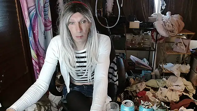 Snapshot of Ombeline1 chatting on 10/12/25, 08:24 Ombeline1 online show from 10/12/25, 08:24