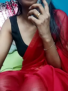 Snapshot of Triha_18 chatting on 10/31/25, 04:46 Triha 18 online show from 10/31/25, 04:46