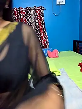 Snapshot of Triha_18 chatting on 11/05/25, 03:45 Triha 18 online show from 11/05/25, 03:45