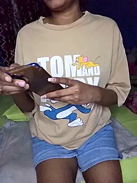 Snapshot of Triha_18 chatting on 11/19/25, 01:44 Triha 18 online show from 11/19/25, 01:44