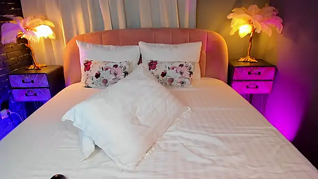 AmedeeaBanks online show from 11/17/25, 08:58