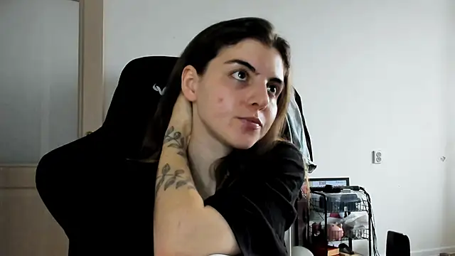 emmamurrr online show from 11/06/25, 08:37