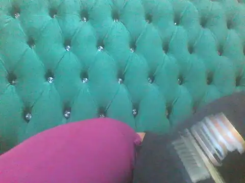 Snapshot of Sexy_Riri chatting on 10/28/25, 09:28 Sexy Riri online show from 10/28/25, 09:28