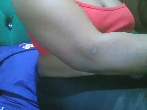 Snapshot of Sexy_Riri chatting on 11/06/25, 04:13 Sexy Riri online show from 11/06/25, 04:13