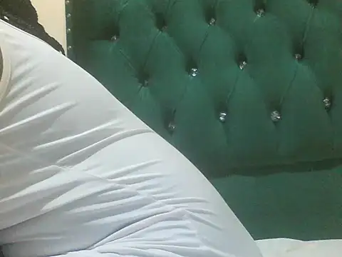 Snapshot of Sexy_Riri chatting on 11/13/25, 07:57 Sexy Riri online show from 11/13/25, 07:57