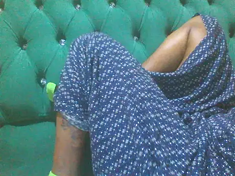 Snapshot of Sexy_Riri chatting on 11/14/25, 08:29 Sexy Riri online show from 11/14/25, 08:29