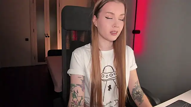 Midnight Mi online show from 10/19/25, 03:34