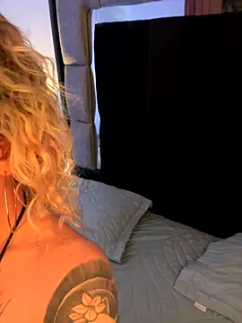 Bonnie vega online show from 11/06/25, 09:15