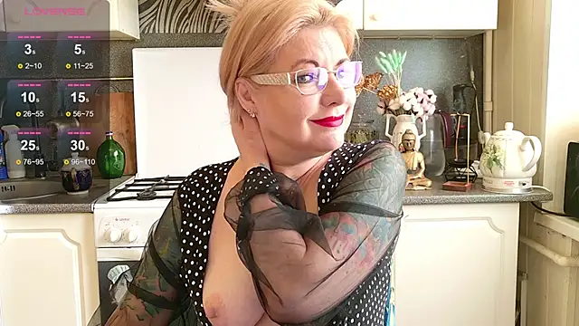 Snapshot of -Yourwoman- chatting on 11/04/25, 09:30 -Yourwoman- online show from 11/04/25, 09:30