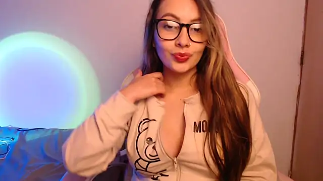 Snapshot of lalawhitte chatting on 10/11/25, 07:01 lalawhitte online show from 10/11/25, 07:01