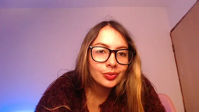 Snapshot of lalawhitte chatting on 10/25/25, 11:51 lalawhitte online show from 10/25/25, 11:51