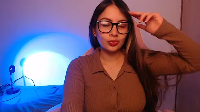 Snapshot of lalawhitte chatting on 10/27/25, 10:14 lalawhitte online show from 10/27/25, 10:14