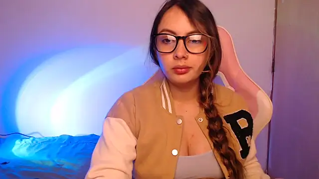 Snapshot of lalawhitte chatting on 11/01/25, 02:08 lalawhitte online show from 11/01/25, 02:08