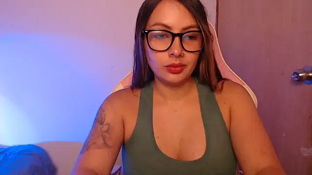 Snapshot of lalawhitte chatting on 11/10/25, 01:43 lalawhitte online show from 11/10/25, 01:43