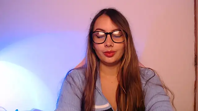 Snapshot of lalawhitte chatting on 11/11/25, 11:54 lalawhitte online show from 11/11/25, 11:54