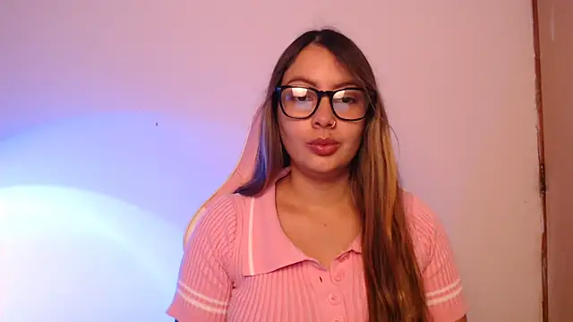 Snapshot of lalawhitte chatting on 11/19/25, 01:55 lalawhitte online show from 11/19/25, 01:55