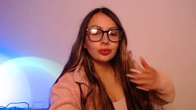 Snapshot of lalawhitte chatting on 11/25/25, 09:48 lalawhitte online show from 11/25/25, 09:48