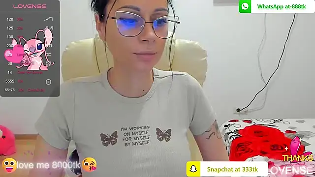 Snapshot of kissnicol32 chatting on 02/20/25, 04:03 kissnicol32 online show from 02/20/25, 04:03