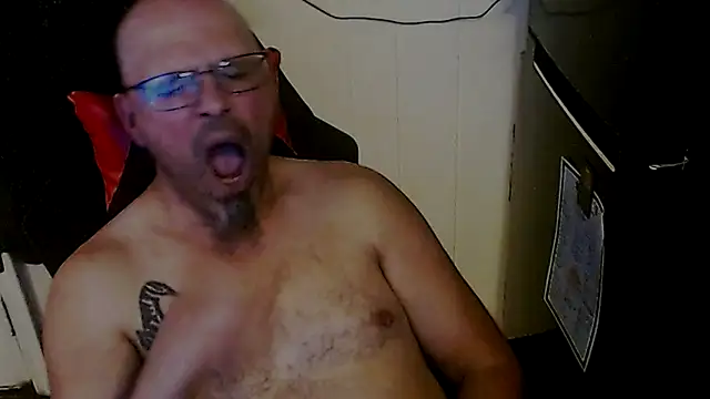 KrazyLegz online show from 10/19/25, 02:01