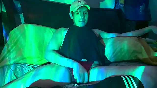 Snapshot of CloudyBoy_Toy chatting on 02/13/25, 06:27 CloudyBoy Toy online show from 02/13/25, 06:27