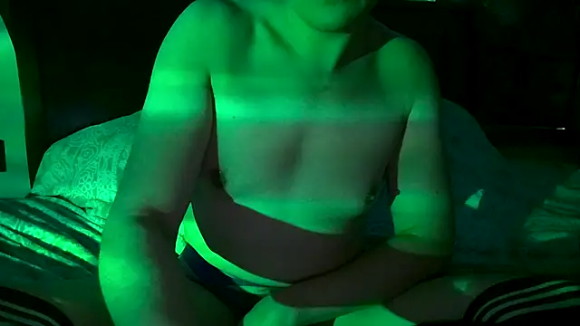 Snapshot of CloudyBoy_Toy chatting on 03/06/25, 10:15 CloudyBoy Toy online show from 03/06/25, 10:15