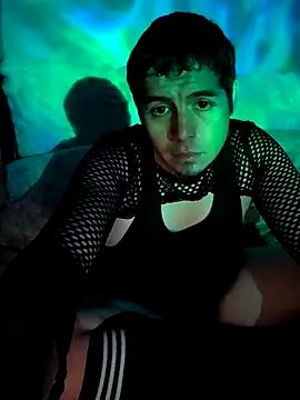 Snapshot of CloudyBoy_Toy chatting on 10/23/25, 02:27 CloudyBoy Toy online show from 10/23/25, 02:27