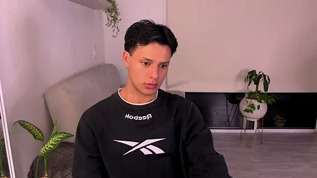 Snapshot of Alexxblue chatting on 10/18/25, 02:25 Alexxblue online show from 10/18/25, 02:25