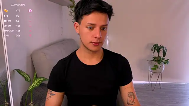 Snapshot of Alexxblue chatting on 10/18/25, 05:14 Alexxblue online show from 10/18/25, 05:14