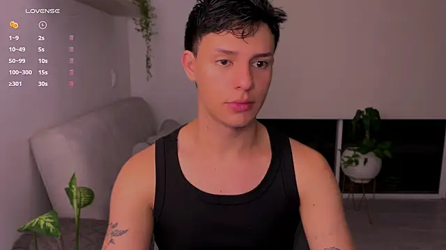 Snapshot of Alexxblue chatting on 10/24/25, 05:37 Alexxblue online show from 10/24/25, 05:37