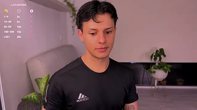 Snapshot of Alexxblue chatting on 10/30/25, 02:24 Alexxblue online show from 10/30/25, 02:24