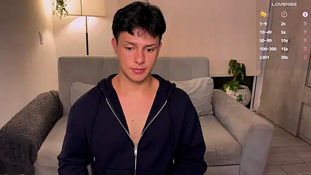 Snapshot of Alexxblue chatting on 12/04/25, 04:00 Alexxblue online show from 12/04/25, 04:00