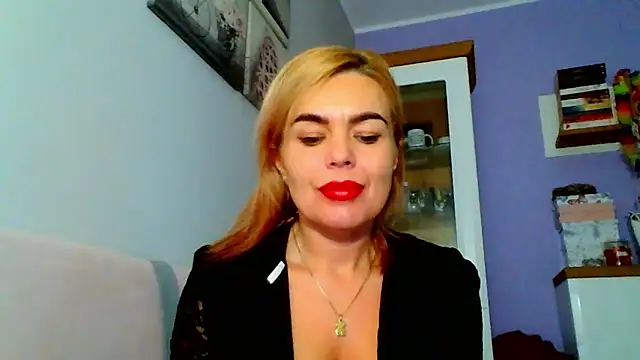Snapshot of DESIREjenny chatting on 12/09/24, 09:17 DESIREjenny online show from 12/09/24, 09:17