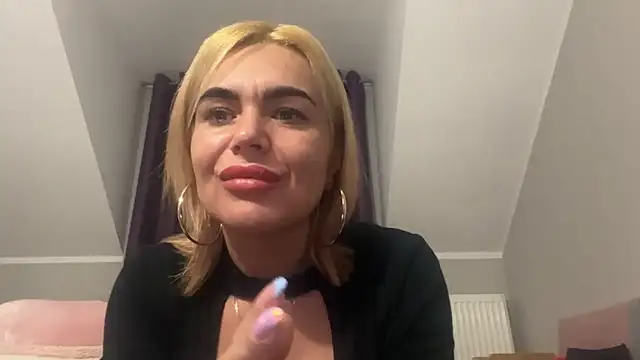 Snapshot of DESIREjenny chatting on 12/16/24, 11:12 DESIREjenny online show from 12/16/24, 11:12