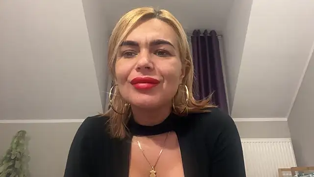 Snapshot of DESIREjenny chatting on 01/02/25, 12:03 DESIREjenny online show from 01/02/25, 12:03