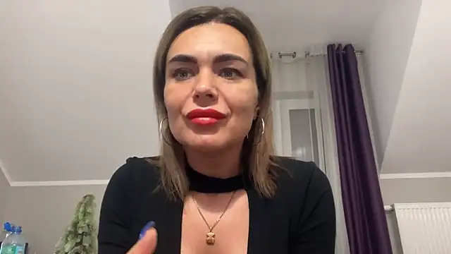 Snapshot of DESIREjenny chatting on 02/05/25, 10:51 DESIREjenny online show from 02/05/25, 10:51